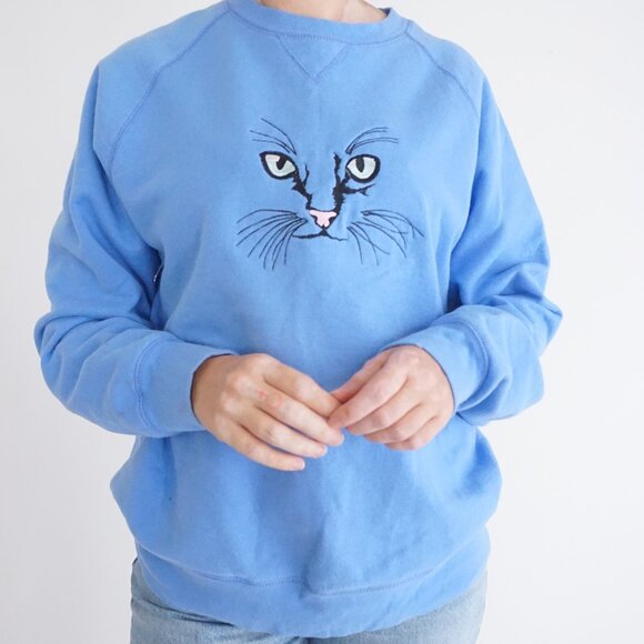Hanes Nano Blue Cat Eye Embroidered Sweatshirt Cozy 90's Cabincore Sweater M - Picture 2 of 12
